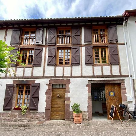 Gite de la Porte Saint Jacques: a hostel for pilgrims Exterior foto