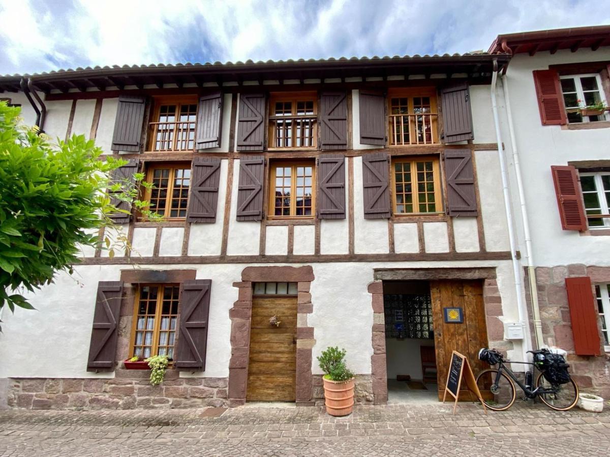 Gite de la Porte Saint Jacques: a hostel for pilgrims Exterior foto